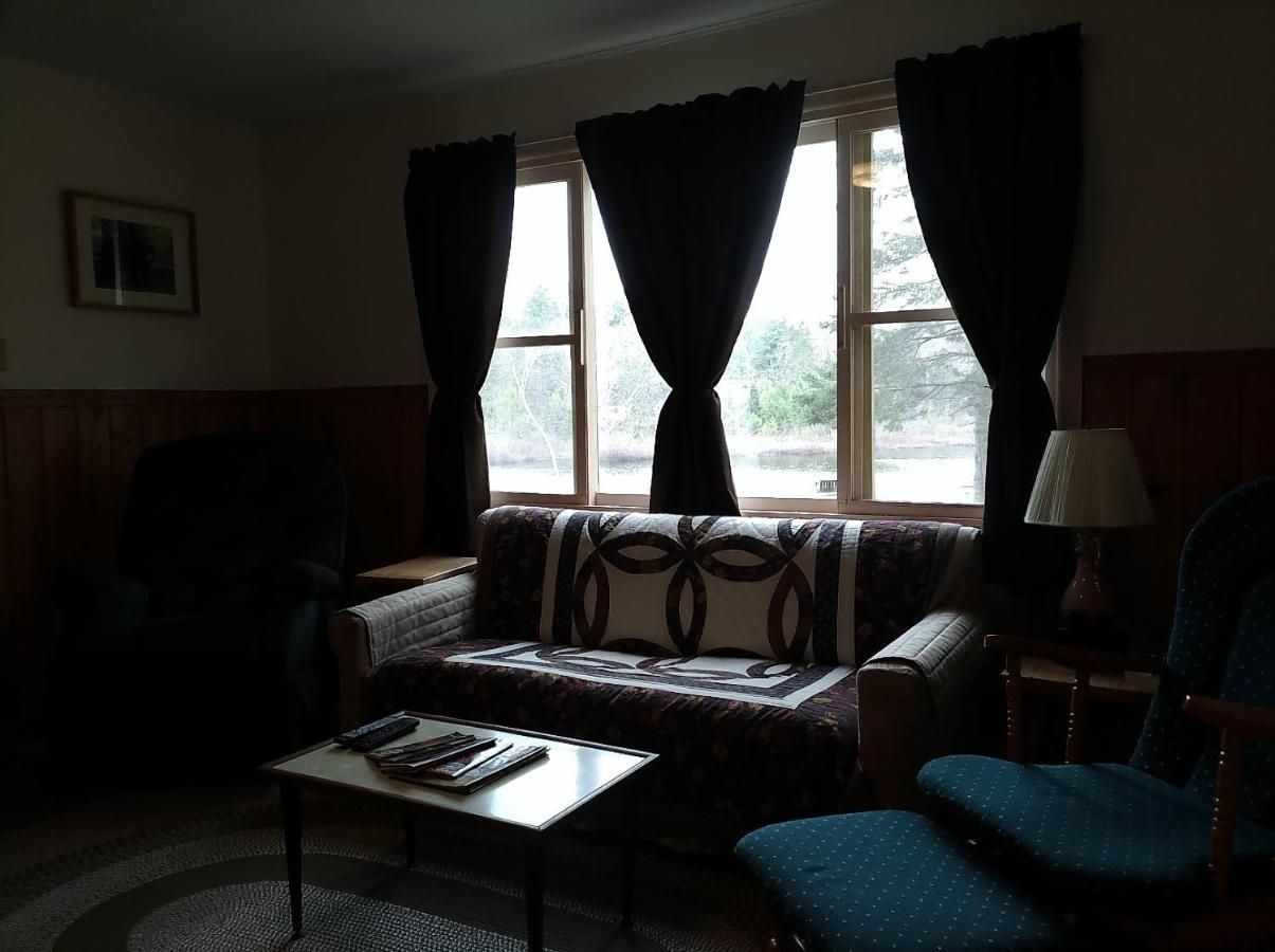 Musky Joe'S Twin Pines Resort New Post Exterior photo