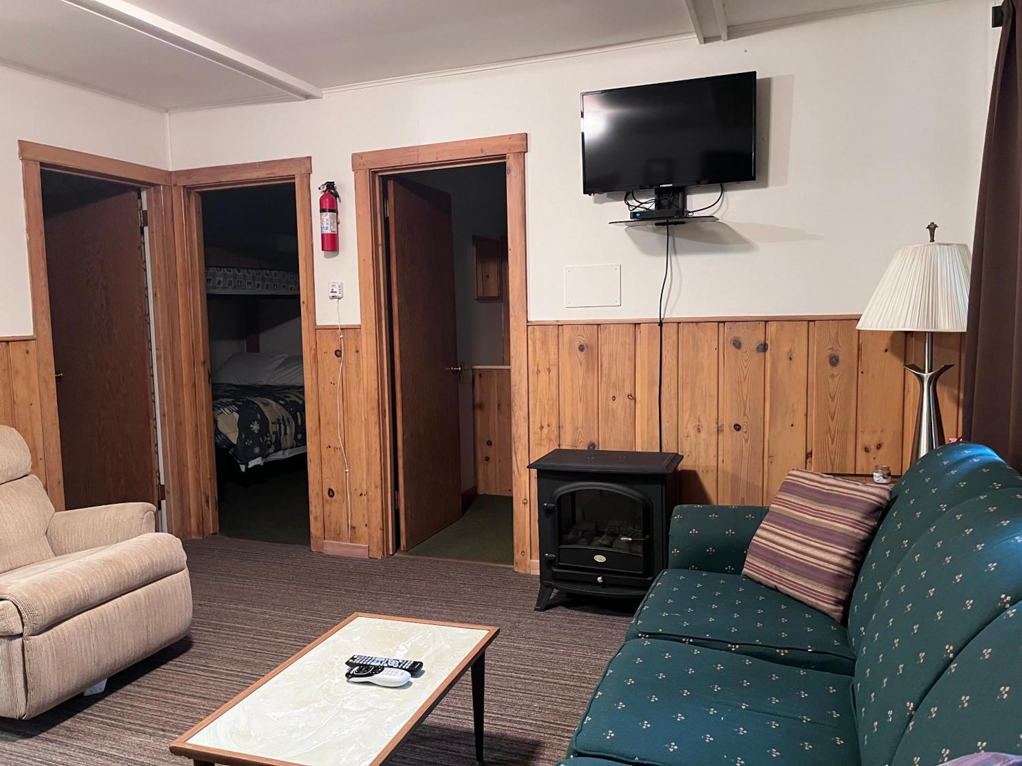 Musky Joe'S Twin Pines Resort New Post Exterior photo